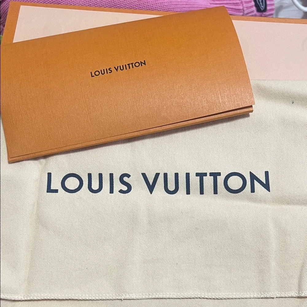 Louis Vuitton Classic Monogram Crossbody Bag - Picture 5 of 6